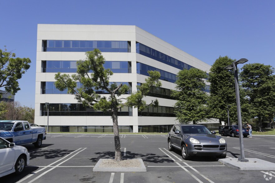 More Photos Of 300 Corporate Pointe, Culver City Office For Lease