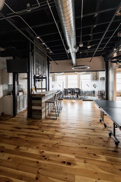 More Photos Of 2362 Russell St, Detroit Storefront Retail Office For Lease