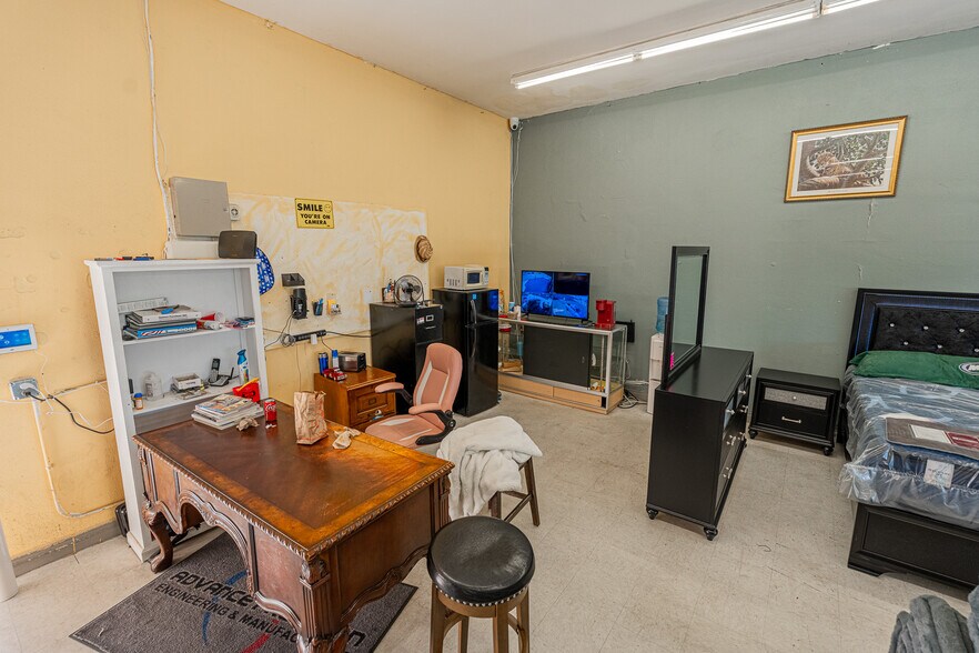 More Photos Of 280 N San Jacinto St, Hemet Freestanding For Sale