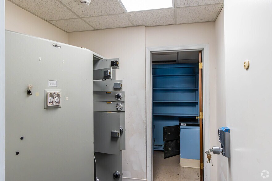 More Photos Of 100 Powerville Rd, Boonton Township Bank For Sale