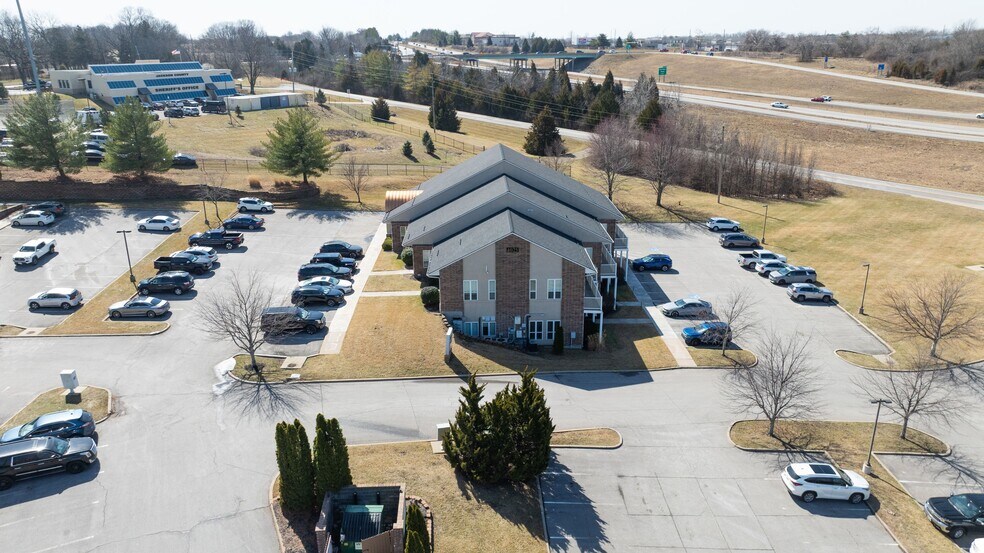 More Photos Of 4025 NE Lakewood Way, Lee's Summit Medical For Lease