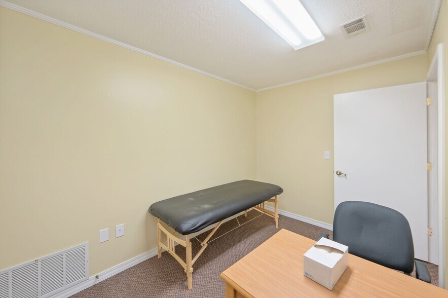 More Photos Of 1078 S Ferdon Blvd, Crestview Medical For Sale