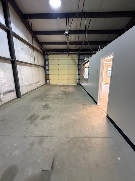 More Photos Of 7744 N Owasso Expy, Owasso Warehouse For Lease