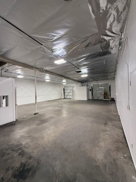 More Photos Of 7054-7104 Gerald Ave, Van Nuys Warehouse For Lease