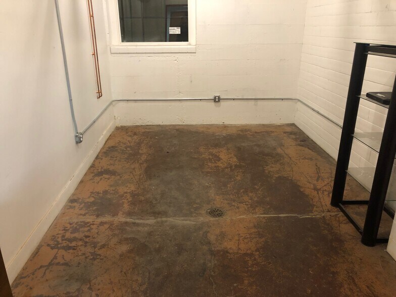 More Photos Of 1729 N 2nd St, Minneapolis Flex For Lease