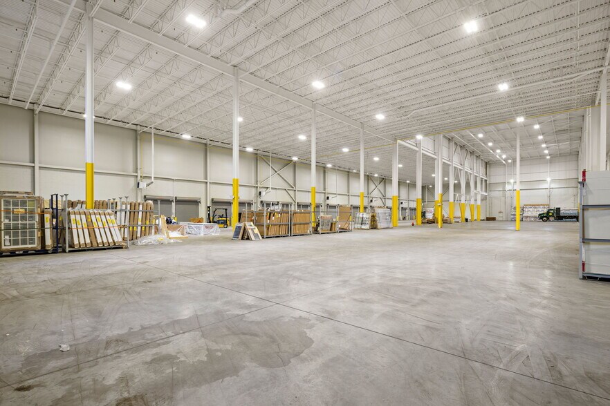 More Photos Of 6001 Tonnelle Ave, North Bergen Warehouse For Lease