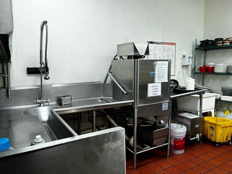 More Photos Of 32 N Dupont Hwy, Selbyville Unknown For Lease