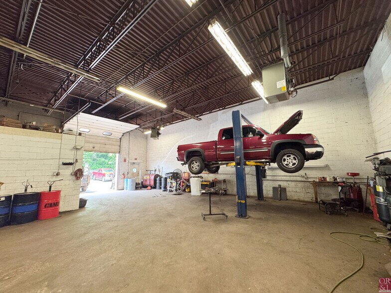 More Photos Of 71 S Turnpike Rd, Wallingford Manufacturing For Lease
