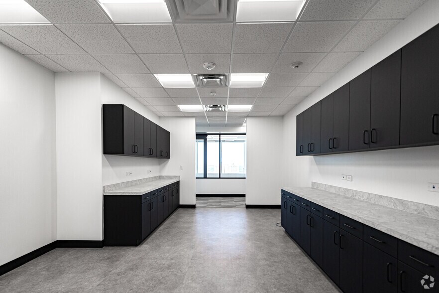 More Photos Of 500 W 7th St, Fort Worth Office For Sale