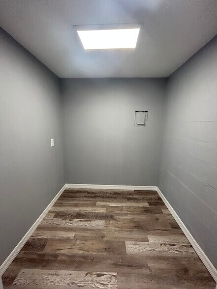 More Photos Of 6703 Massachusetts Ave, New Port Richey Showroom For Sale