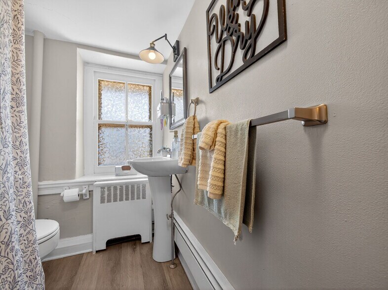 More Photos Of 1434-1436 W Broad St, Quakertown Office For Sale