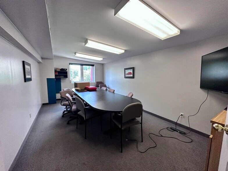 More Photos Of 347 Lake St, Sault Ste. Marie General Retail For Sale