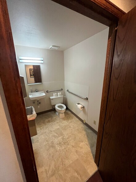 More Photos Of 1074 S Alkire St, Lakewood Office Residential For Lease