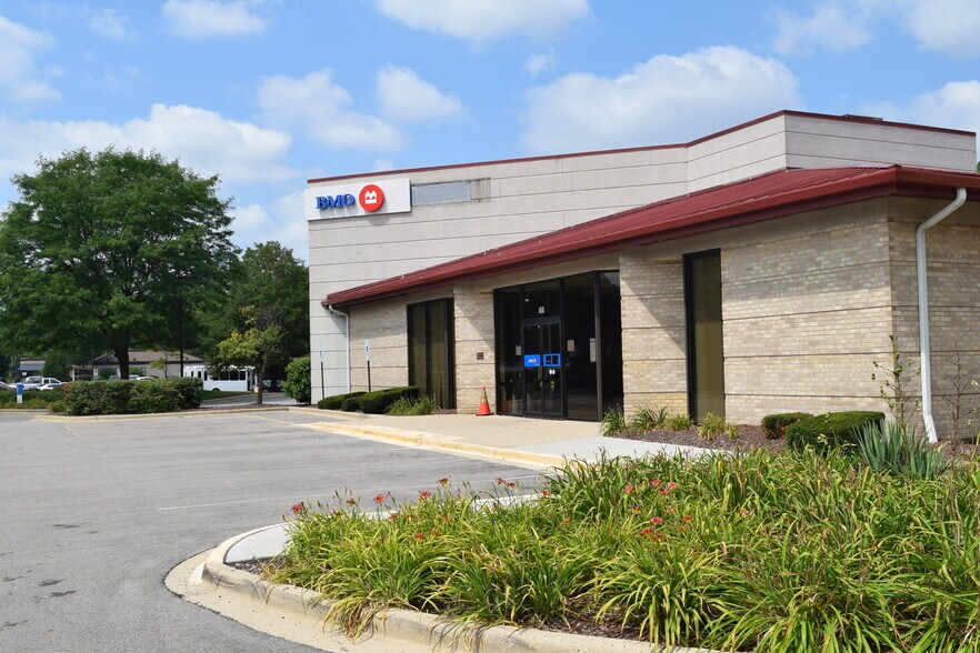 More Photos Of 191 E Lake St, Bloomingdale Bank For Sale