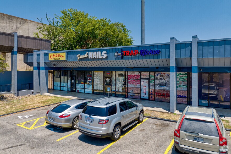 More Photos Of 900 E Braker Ln, Austin Unknown For Lease