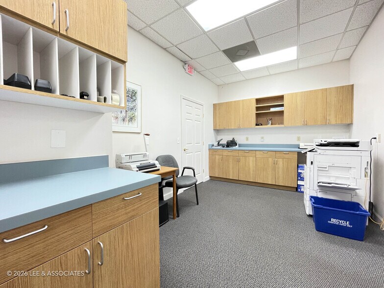 More Photos Of 2201 NW 40th Ter, Gainesville Office For Lease