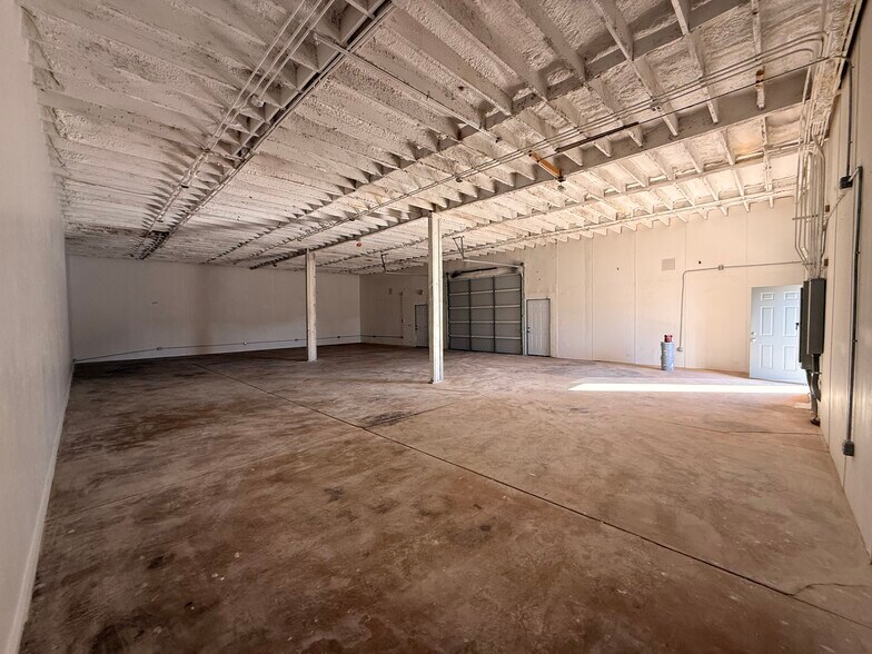 More Photos Of 2601 S Purdue Ave, Oklahoma City Flex For Lease