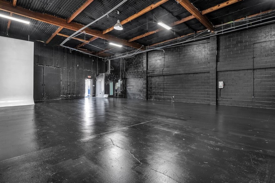 More Photos Of 5727 W Adams Blvd, Los Angeles Warehouse For Sale