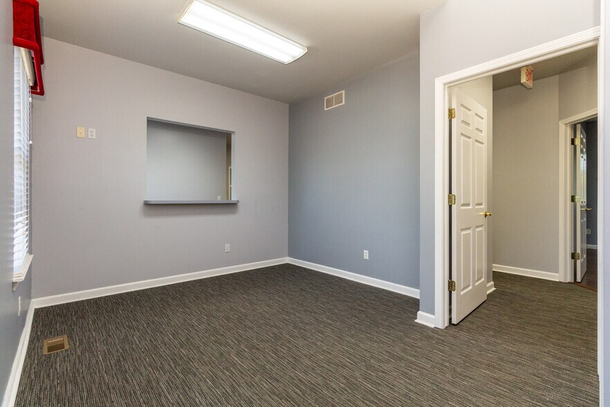 More Photos Of 208 W Highland Rd, Highland Medical For Sale