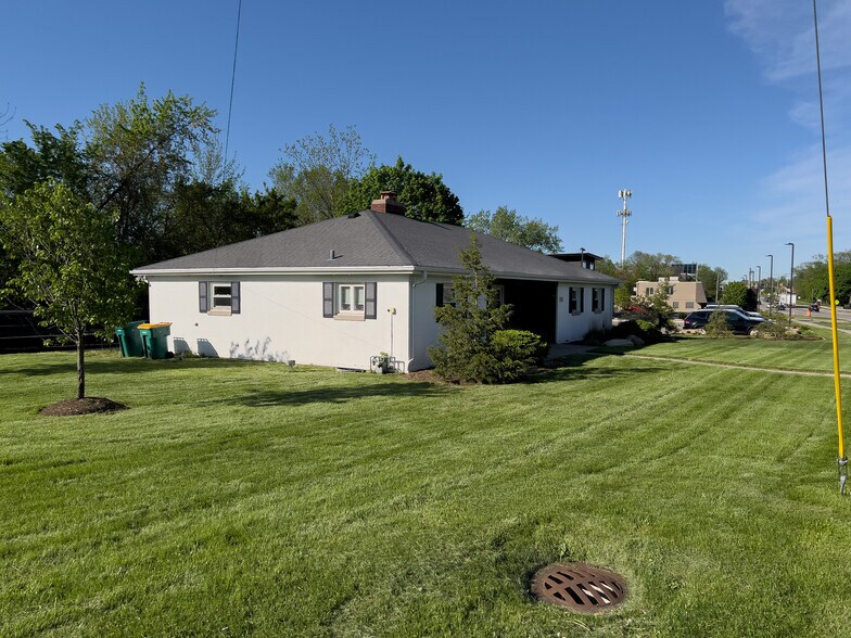 More Photos Of 704 E 9th St, Lockport Medical For Sale