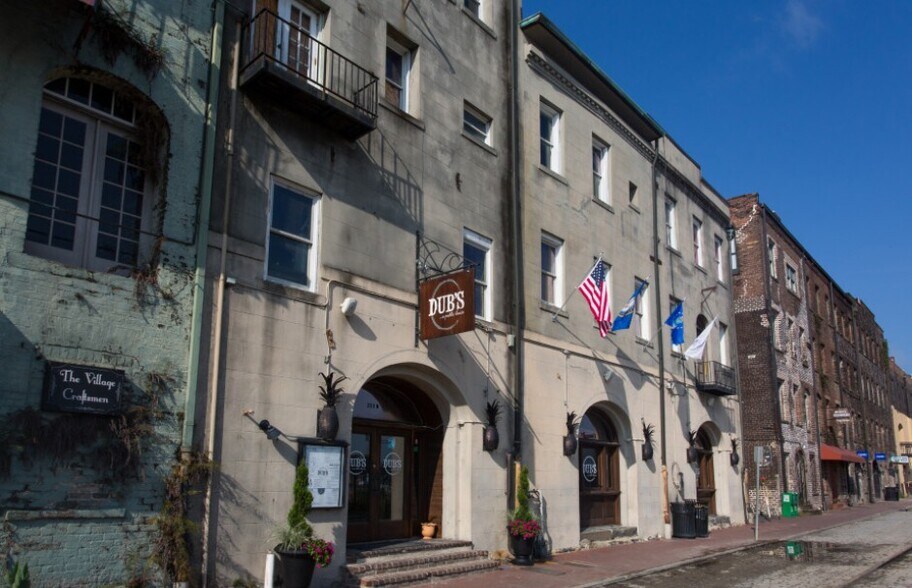 More Photos Of 225 W River St, Savannah Storefront Retail Office For Lease