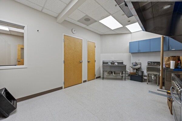 More Photos Of 4520 Military Rd, Niagara Falls Office For Sale