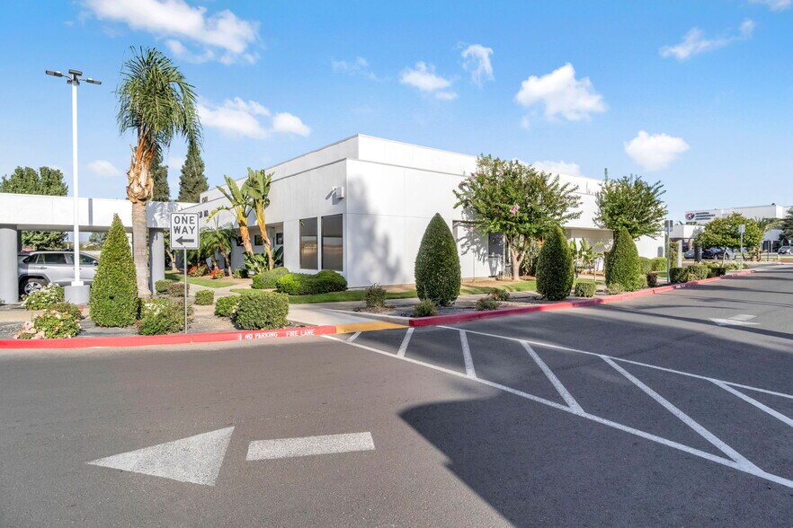 More Photos Of 1260 E Almond Ave, Madera Medical For Sale