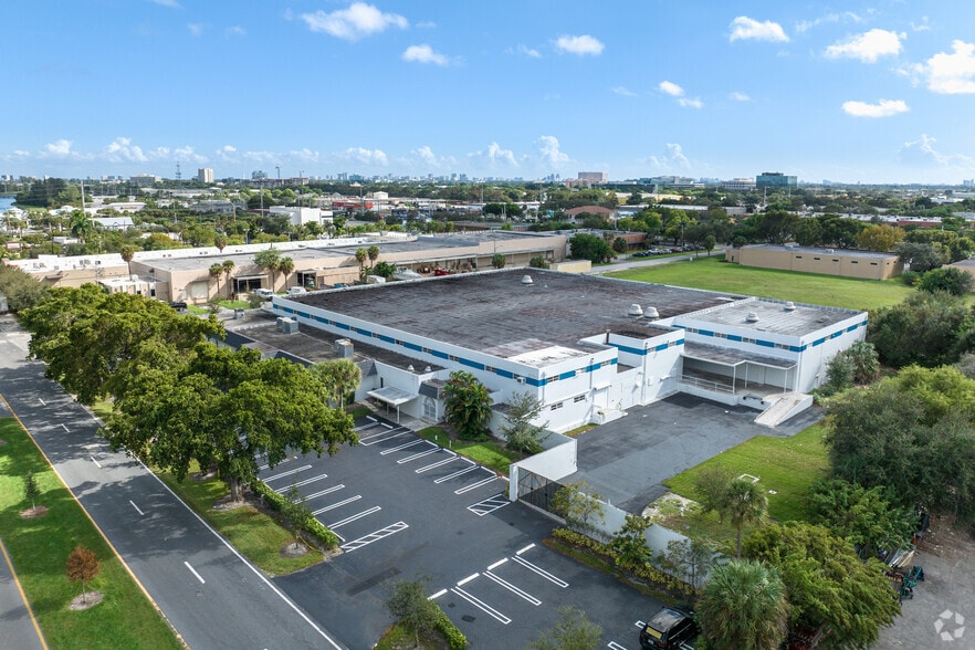 Primary Photo Of 2700 Gateway Dr, Pompano Beach Manufacturing For Lease