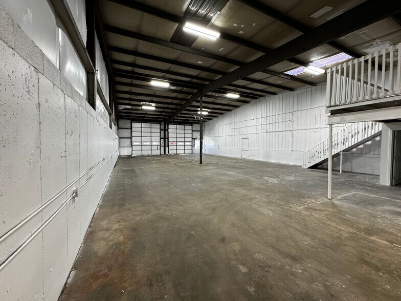 More Photos Of 1790 Jasper St, Aurora Light Manufacturing For Lease