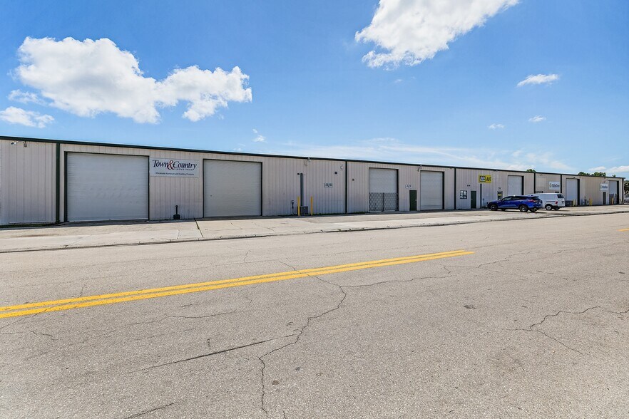 More Photos Of 1404 Viscaya Pky, Cape Coral Warehouse For Sale