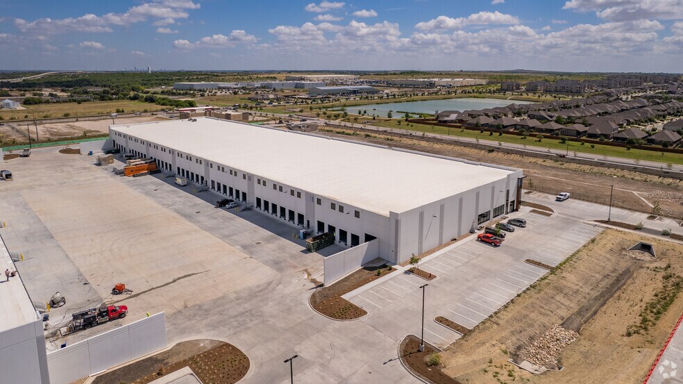 More Photos Of 170 Deep Roots Dr, Buda Distribution For Lease