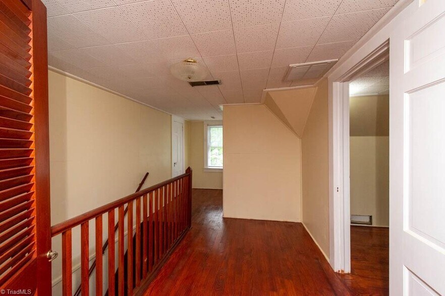 More Photos Of 2340 W English Rd, High Point Office For Sale
