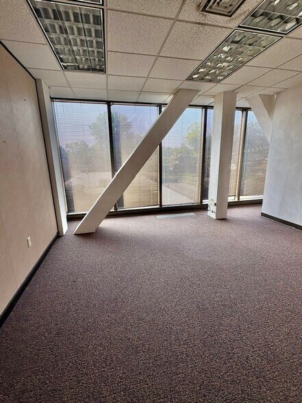 More Photos Of 1000 S Broadway, Highland Office For Lease