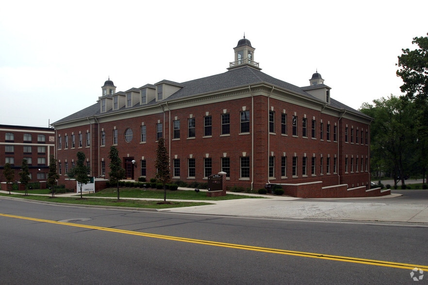 More Photos Of 5470 Main St, Sylvania Office For Lease