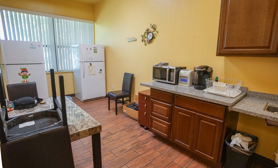 More Photos Of 1060-1080 Delbon Ave, Turlock Medical For Sale