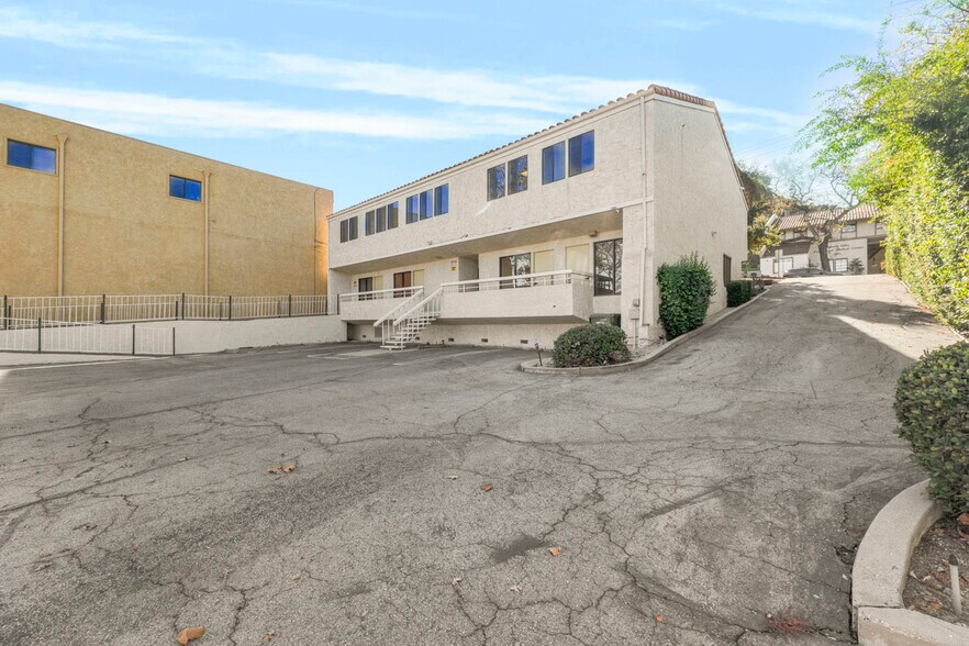 More Photos Of 28215 Agoura Rd, Agoura Hills Office For Sale