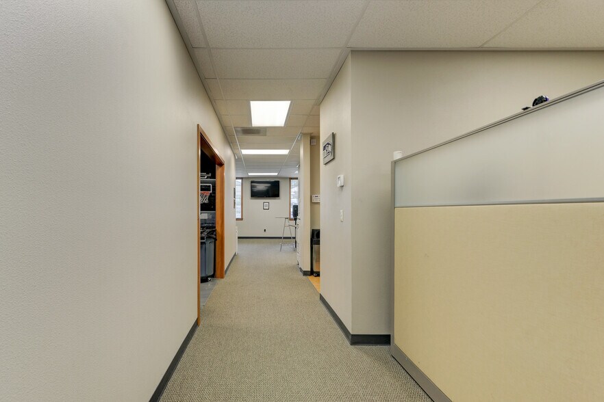 More Photos Of 2102 Carriage St SW, Olympia Office For Lease