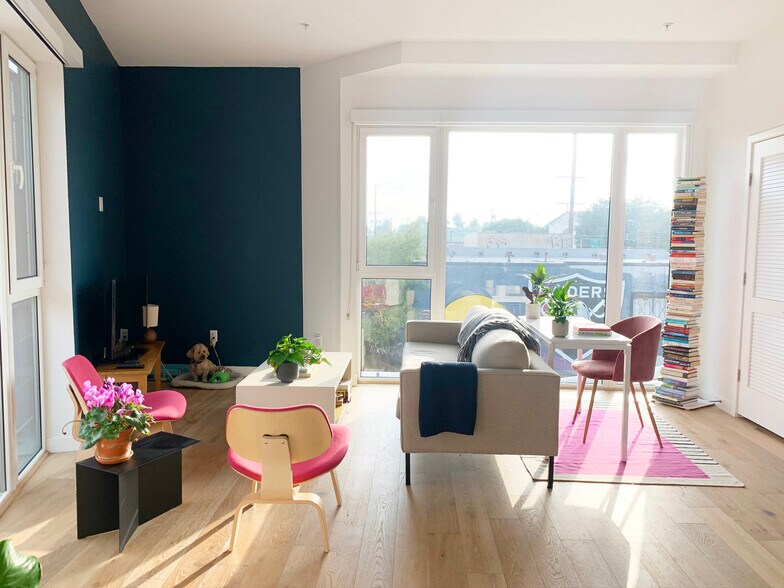 More Photos Of 5135 W Adams Blvd, Los Angeles Apartments For Lease