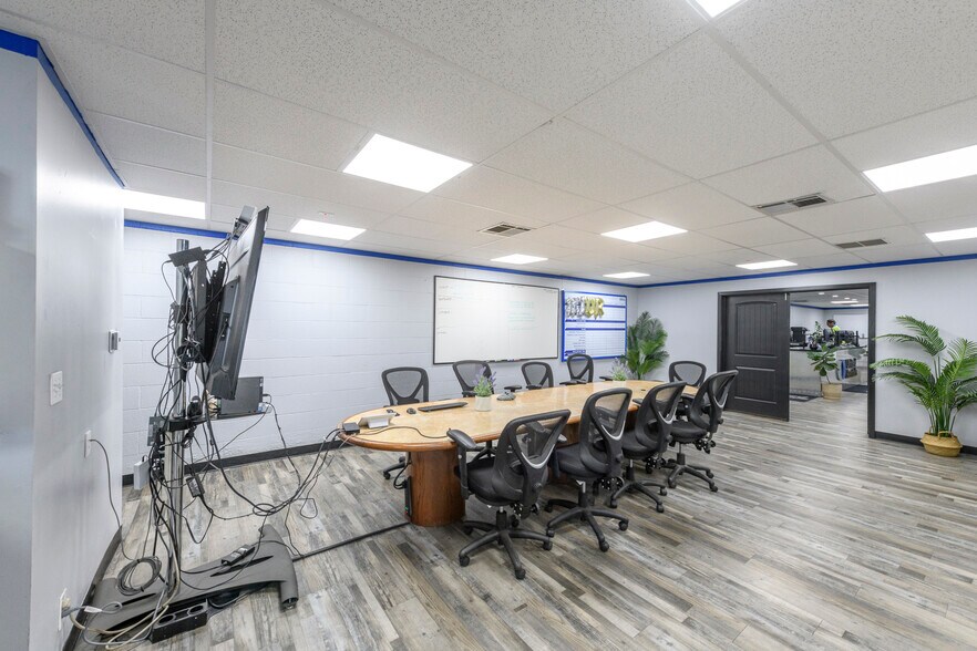 More Photos Of 10232-10234 Glenoaks Blvd, Pacoima Warehouse For Sale