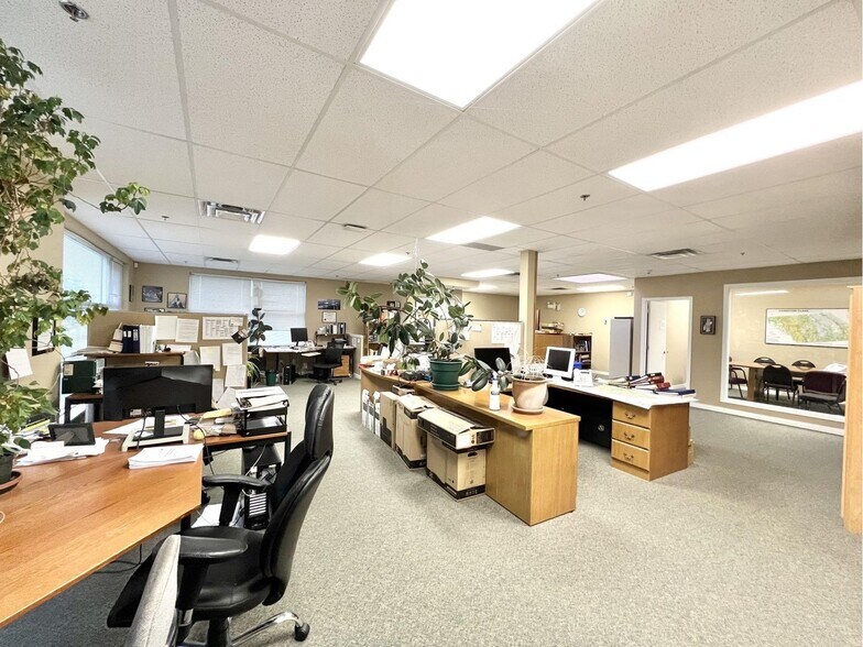 More Photos Of 998 Harbourside Dr, North Vancouver Showroom For Sale