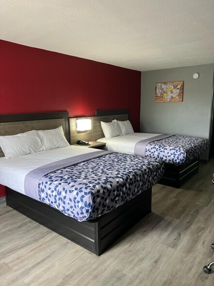 More Photos Of 110 Independence Ave, Kennett Hotel For Sale