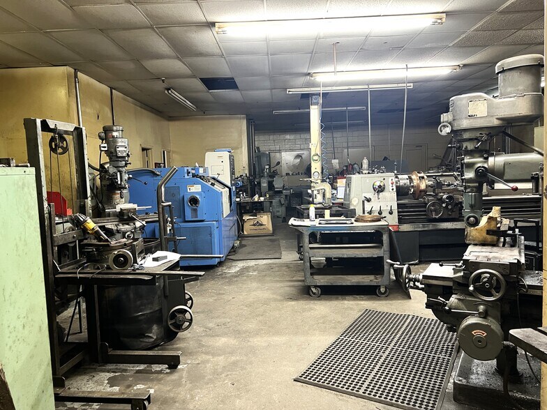 More Photos Of 152 Iodent Way, Elizabethton Warehouse For Lease