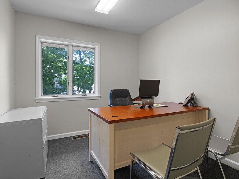 More Photos Of 644 E Main St, Palmyra Office For Sale