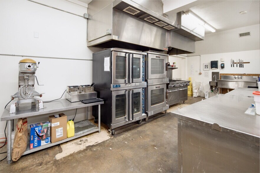 More Photos Of 2606 S Texas Ave, Bryan Restaurant For Sale