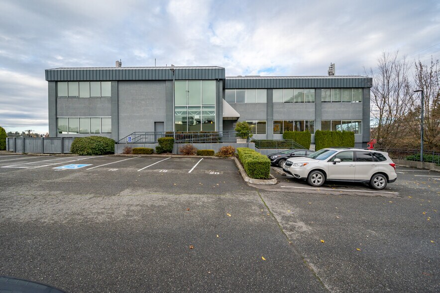 More Photos Of 3257 16th Ave W, Seattle Office For Lease