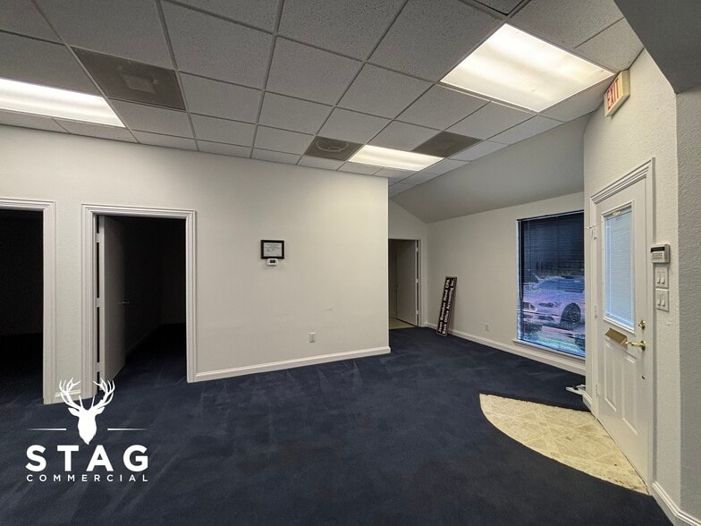 More Photos Of 376 W Main St, Lewisville Medical For Sale