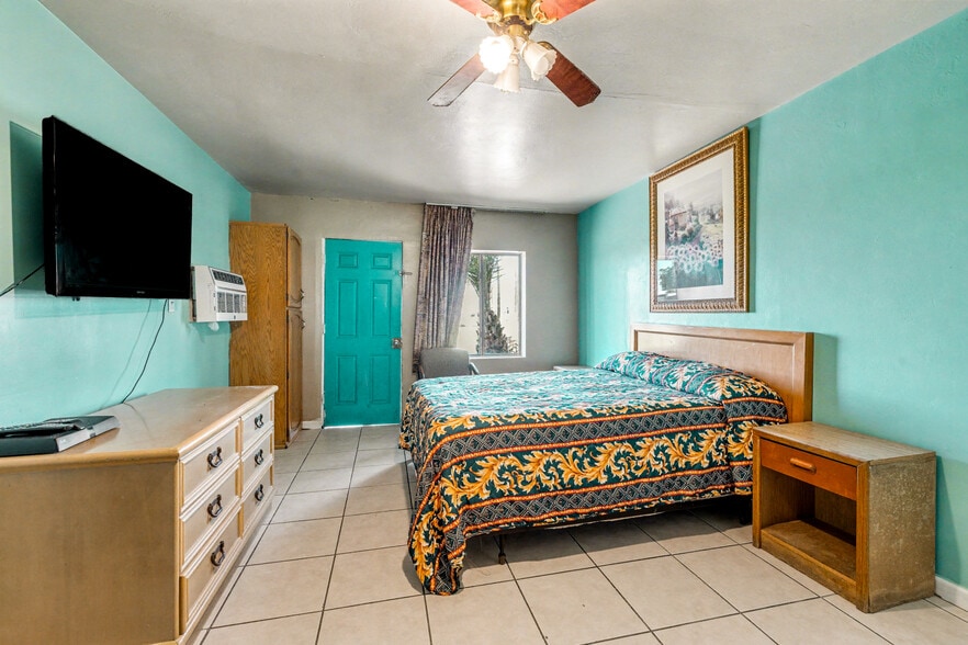 More Photos Of 537 S Country Club Dr, Mesa Hotel For Sale