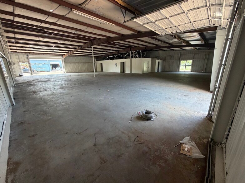 More Photos Of 16410 Lee Rd, Humble Unknown For Lease