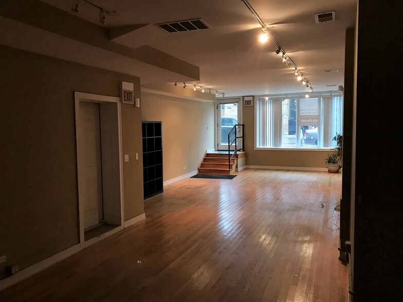 More Photos Of 2205 W Roscoe St, Chicago Storefront Retail Residential For Lease