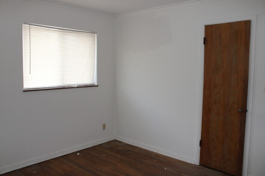 More Photos Of 4934-4936 Solar Dr, Columbus Multifamily For Sale